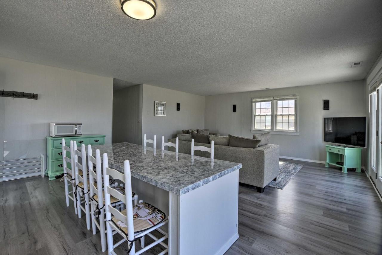 Oak Island Beach Abode With Deck Walk To Shore! Exterior foto