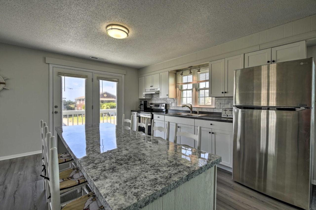 Oak Island Beach Abode With Deck Walk To Shore! Exterior foto