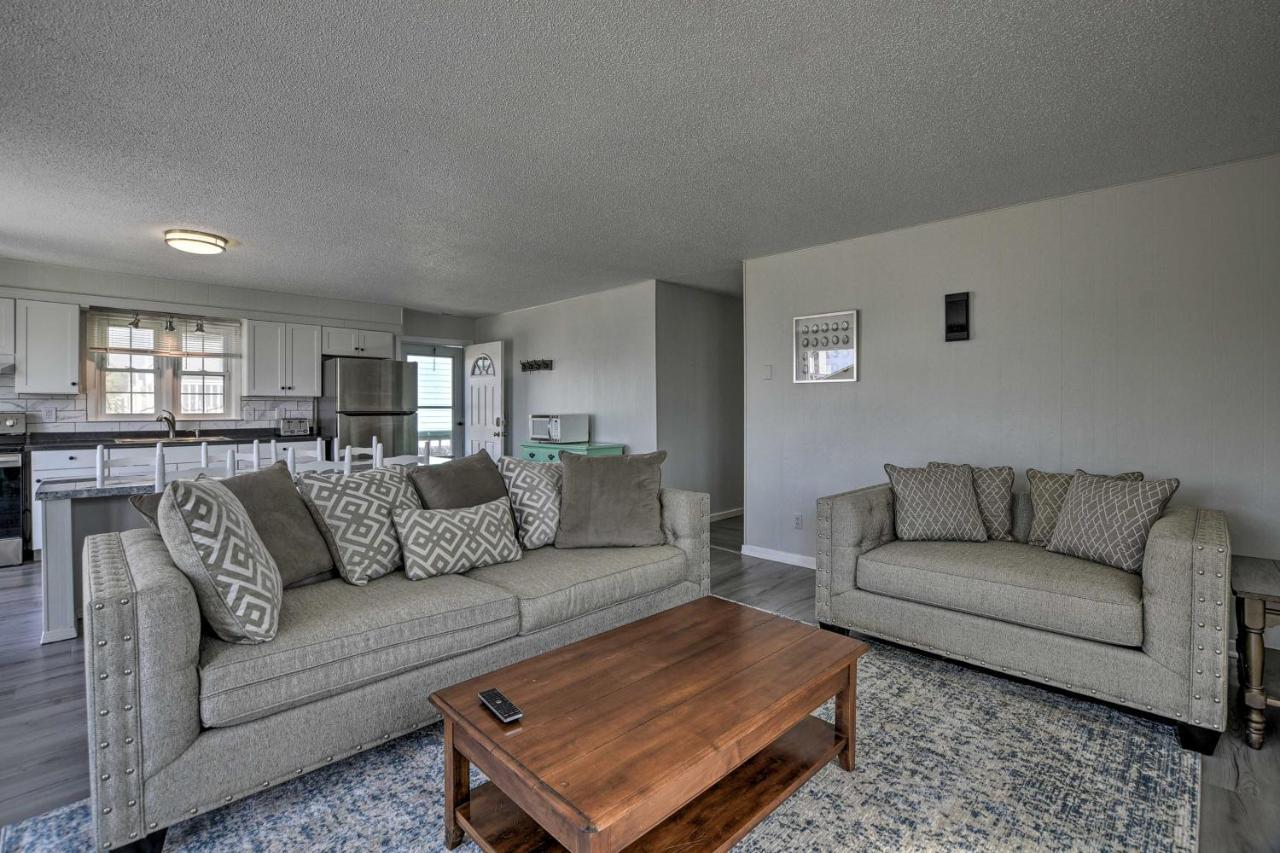 Oak Island Beach Abode With Deck Walk To Shore! Exterior foto
